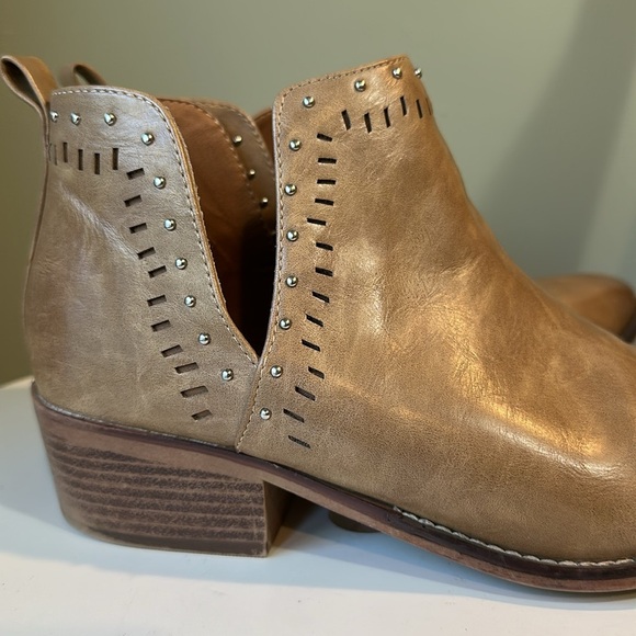 Madden Nellie Ankle Boots Laser Cut Out design Studded Block Heel Almond Toe - Picture 9 of 15